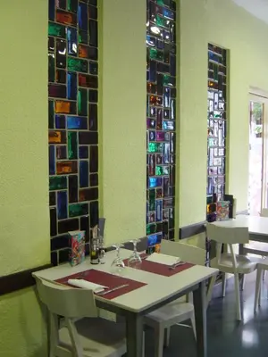 Un restaurante o sitio para comer en Hostal Can Massot