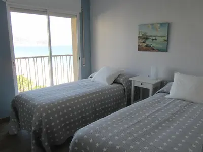Cama o camas de una habitación en Apartamento Primera linea de mar 5 plazas