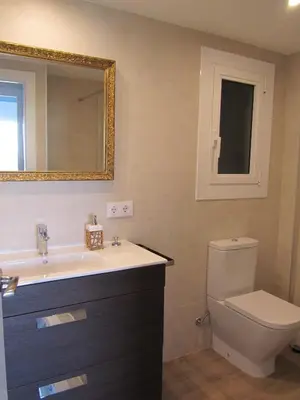 Un baño de Apartamento Primera linea de mar 5 plazas