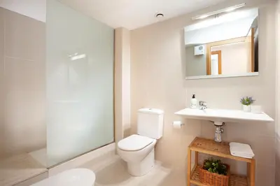 Un baño de Lets Holidays AMAZING FRONT SEA VIEWS APARTMENT