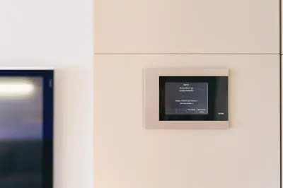 Una televisión o centro de entretenimiento en Tossa de Mar Beach