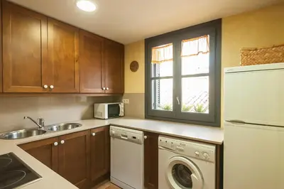 Una cocina o zona de cocina en Lets Holidays NICE APARTMENT in the CENTER of TOSSA