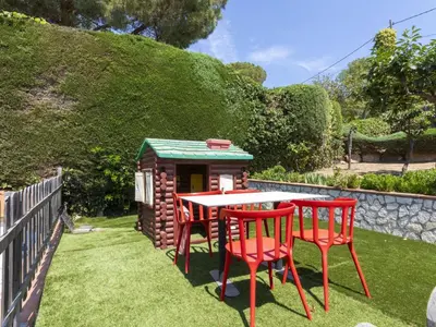 Jardín al aire libre en Holiday Home Mas Companys by Interhome
