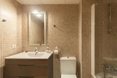 Un baño de Lets Holidays NEW APARTMENT CLOSE TO THE BEACH 2