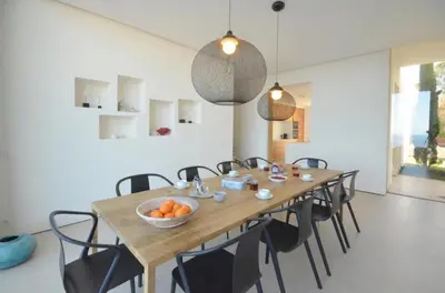 Comida en o cerca de esta villa