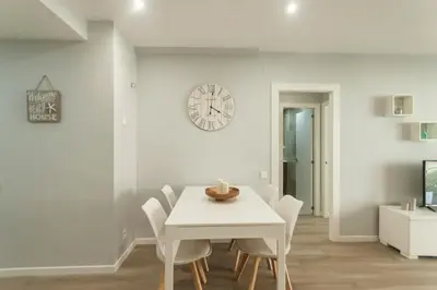 Una televisión o centro de entretenimiento en Lets Holidays POOL APARTMENT NEAR BEACH 3