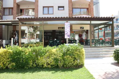 Edificio en el que se encuentra el apartahotel