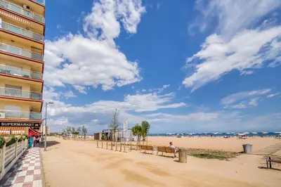 Playa de o cerca de este apartamento