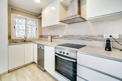 Una cocina o zona de cocina en Hauzify I Apartament Rosa dels Vents