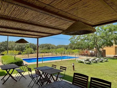 Piscina en o cerca de Masía Rural Can Poch