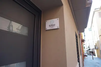 Certificado, premio, señal o documento que está expuesto en BOREAS Apartaments