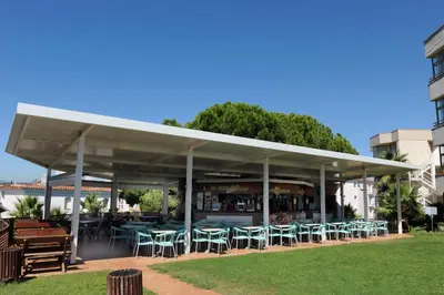 Un restaurante o sitio para comer en AR Bolero park