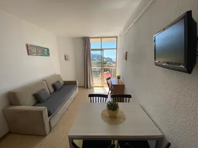 Una televisión o centro de entretenimiento en AR Bolero park