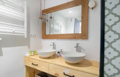 Un baño de Bell Mar - Despierta con la brisa marina en este apartamento de la Costa Brava