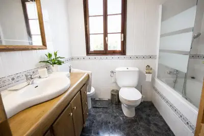 Un baño de Catalunya Casas Delightful destination in the heart of Costa Brava