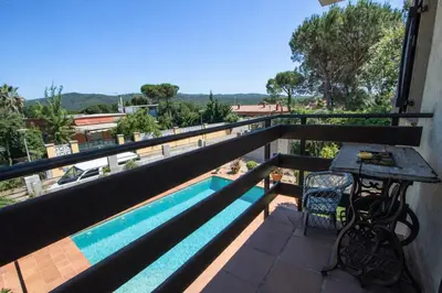 Un balcón o terraza de Catalunya Casas Delightful destination in the heart of Costa Brava