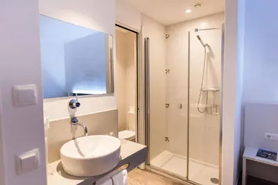 Un baño de Hostal Ribas
