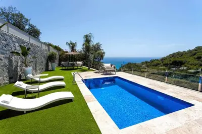 Piscina en o cerca de Lujo con piscina climatizada,jacuzzi,playa privada