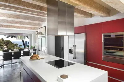 Una cocina o zona de cocina en Primera linea, Piscina, Jacuzzi y Playa Privada
