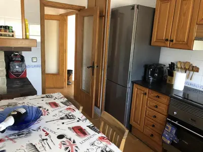 Una cocina o zona de cocina en Casa Bellavista con piscina en Caldes Costa Brava