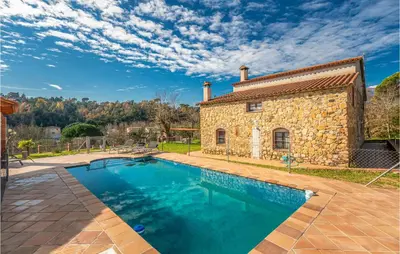 Piscina en o cerca de 4 Bedroom Nice Home In Riells I Viabrea