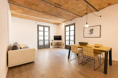 Una televisión o centro de entretenimiento en Bravissimo Cort Reial Entresol B