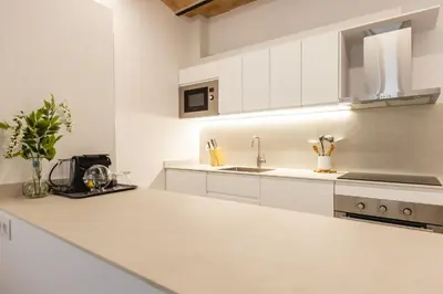 Una cocina o zona de cocina en Bravissimo Cort Reial Entresol B