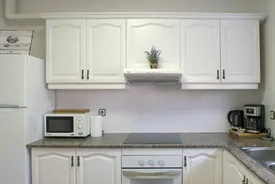 Una cocina o zona de cocina en Vivalidays Casa Pinell - Palafolls - Costa Barcelona