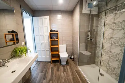 Un baño de Apartaments Atzavara