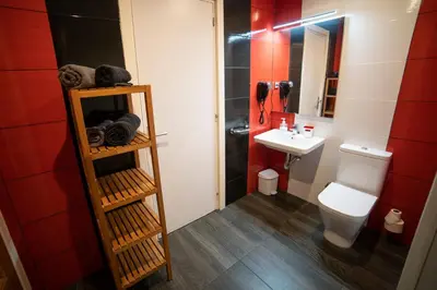 Un baño de Apartaments Atzavara