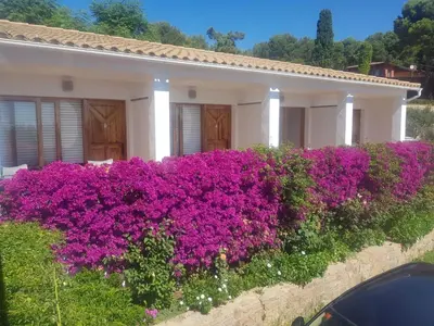 Jardín al aire libre en Hostal Ondina