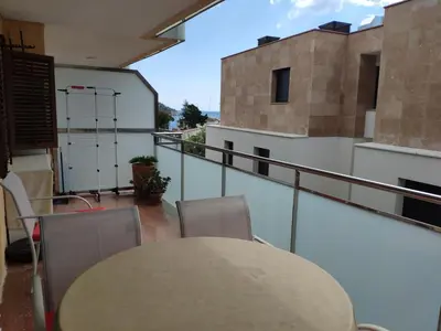 Un balcón o terraza de Apartamento a 150 metros de la playa en la Fosca
