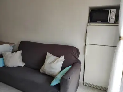 Una televisión o centro de entretenimiento en Apartamento a 150 metros de la playa en la Fosca