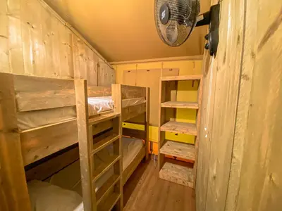 Litera o literas de una habitación en Càmping Parc Gualba