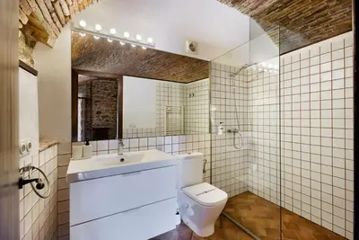 Un baño de Masia Torre Lloreta S.XIII