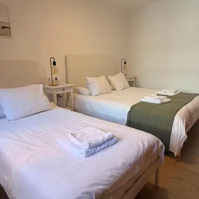 Cama o camas de una habitación en Molí de Mar Hostal - Check-in autónomo 24 h