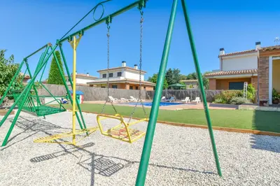 Zona de juegos infantil en Casa Cerca De La Playa