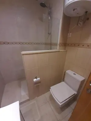 Un baño de White Stones Beach In Sant Pol de Mar