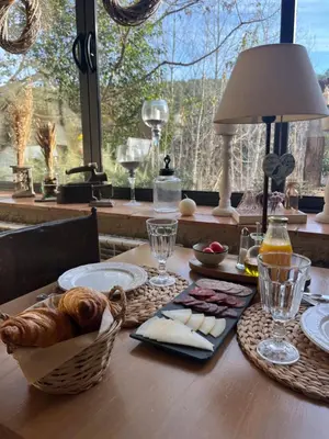 Comida en o cerca de este hotel