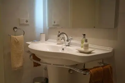 Un baño de Beautifully furnished luxury apartment in Barri Vell, Girona