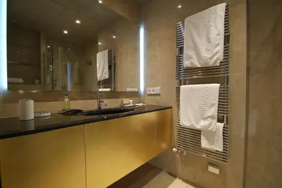 Un baño de Beautifully furnished luxury apartment in Barri Vell, Girona