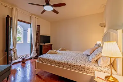 Cama o camas de una habitación en El Portió, tu casa de ensueño junto a la playa.