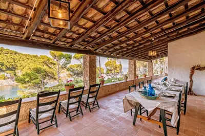 Zona de estar de El Portió, tu casa de ensueño junto a la playa.