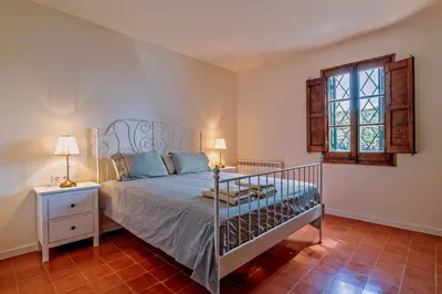 Cama o camas de una habitación en El Portió, tu casa de ensueño junto a la playa.
