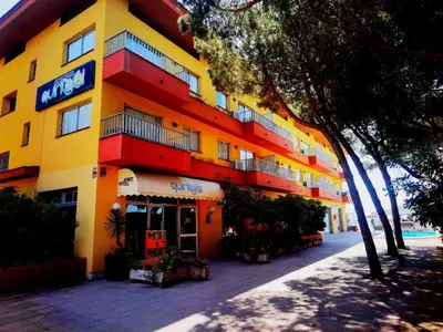 Edificio en el que se encuentra el apartahotel