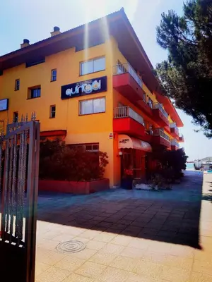 Edificio en el que se encuentra el apartahotel