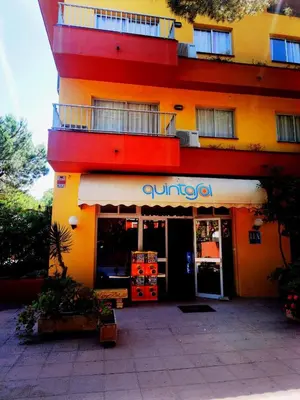 Edificio en el que se encuentra el apartahotel