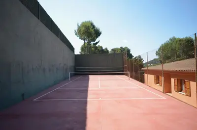Instalaciones para jugar a tenis o squash en Villa Cadí . Ref. 620 o alrededores