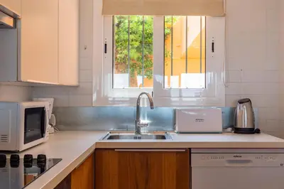 Una cocina o zona de cocina en B-16