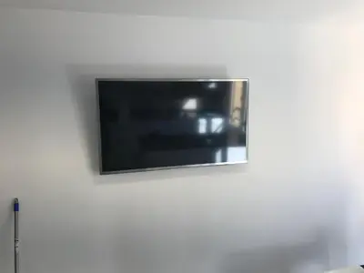 Una televisión o centro de entretenimiento en Apartament L'Alba